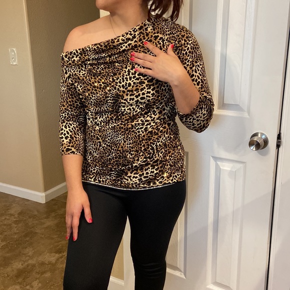 Valerie Steven's Cheetah Print Top - Picture 5 of 7
